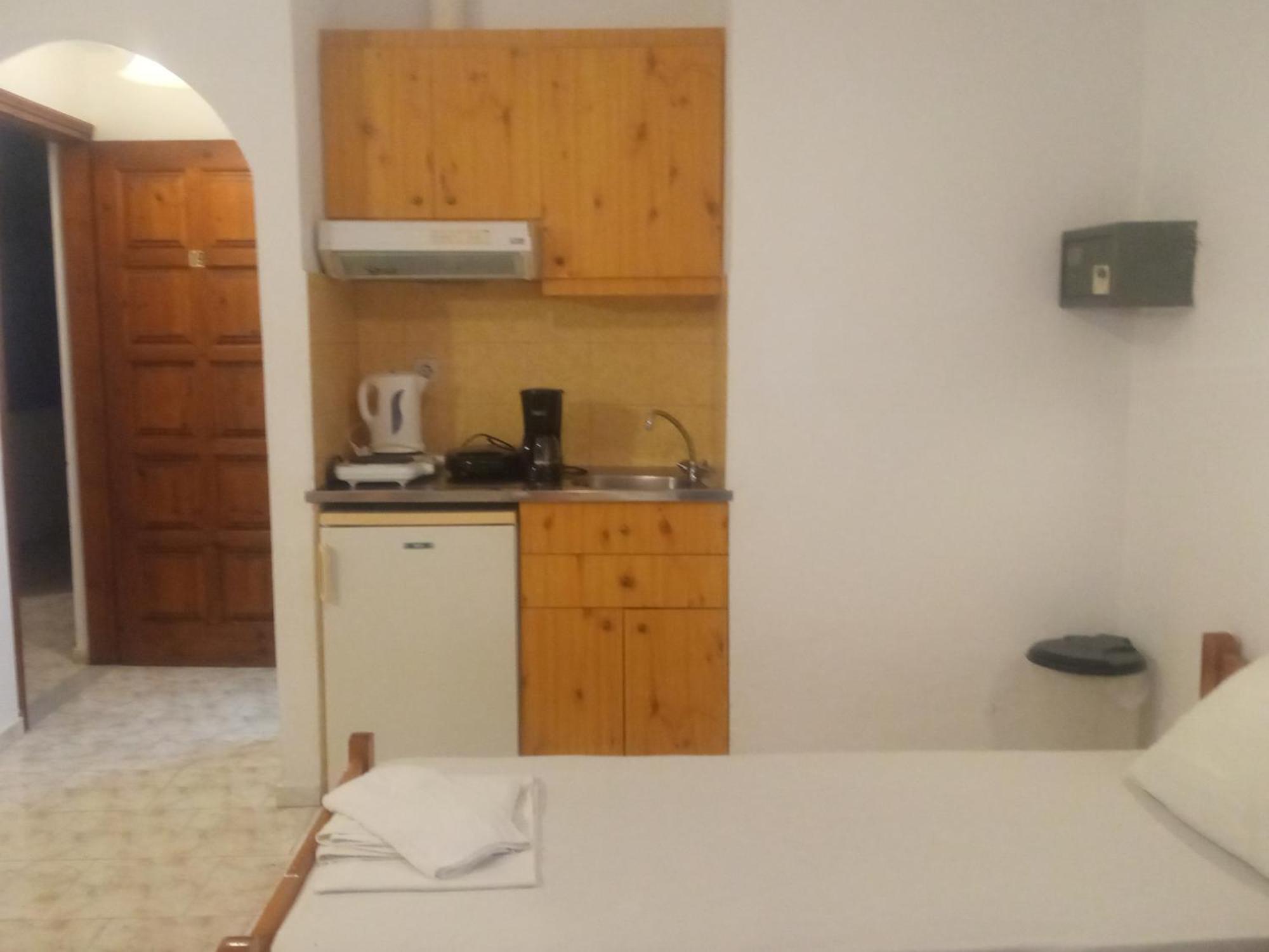 George Studios Stalís Luaran gambar